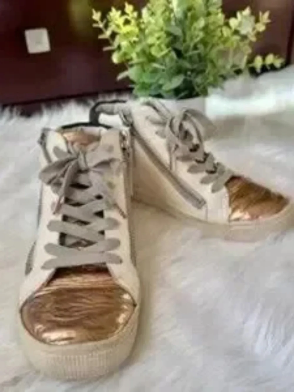 Dolce Vita Size 7.5 Metallic High Top Sneakers Chic‎ Leather Street Style